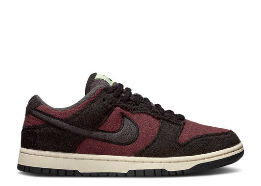 NIKE DUNK LOW SE 'FLEECE BURGUNDY'