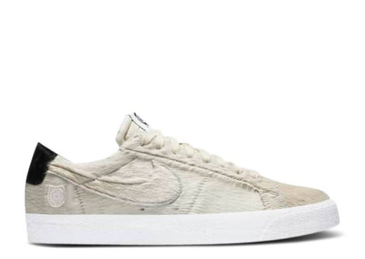 NIKE SB ZOOM BLAZER LOW QS BEARBRICK